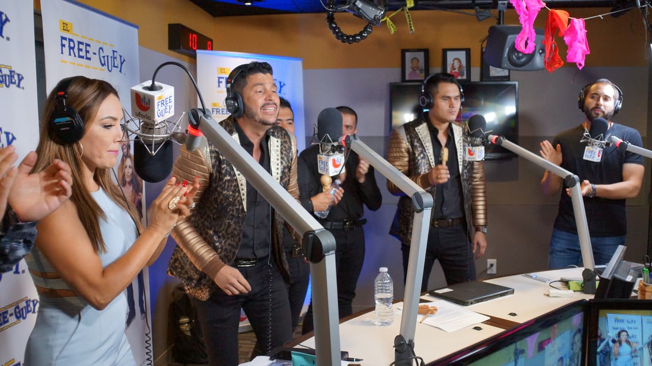 Banda Los Recoditos nos presentó en primicia su nuevo disco 'Los Gustos Que Me Doy' y armaron tremendo relajo con La Bronca, El Tambochi y El Compa Ivan.