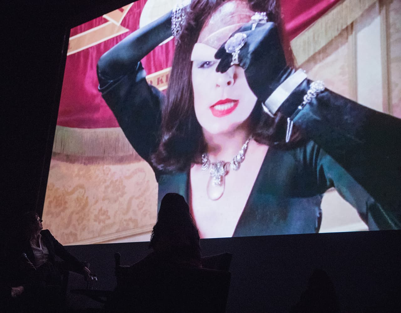 En 1990, Anjelica Huston, Mai Zetterling, Rowan Atkinson y Jasen Fisher asustaron a más de un niño con la versión cinematográfica de
<b>‘The Witches’</b>. Al día de hoy tiene una calificación del 93 por ciento de aprobación en Rotten Tomatoes.