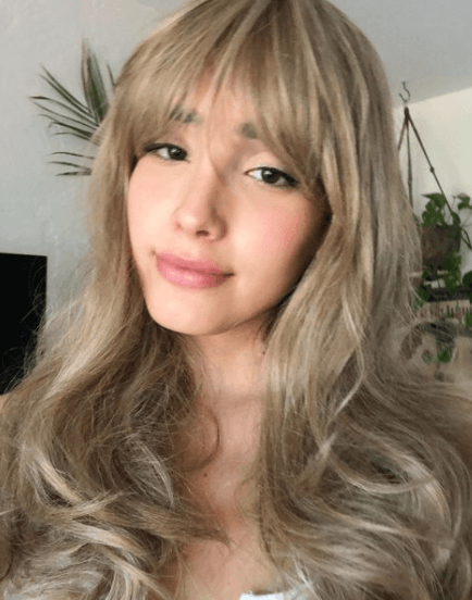 “El término trans tiene muchas definiciones. Por ejemplo, ser transexual por definición quiere decir que tuviste una cirugía para cambiar todo y transgénero quiere decir que nada más no te sientes identificada o identificado con el género con el que naciste, así que decir trans es encapsular todo eso y es más inclusivo”.