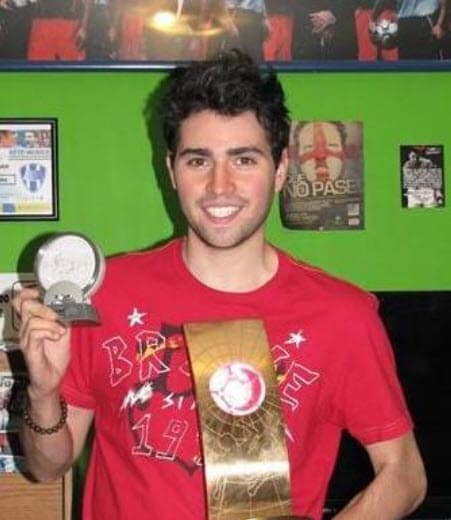 El hijo de Aída Pierce
<b> siguió sus pasos en la actuación</b> y ha participado en diferentes obras de teatro, así como en episodios de los programas unitarios Como Dice El Dicho y La Rosa De Guadalupe.
<br>