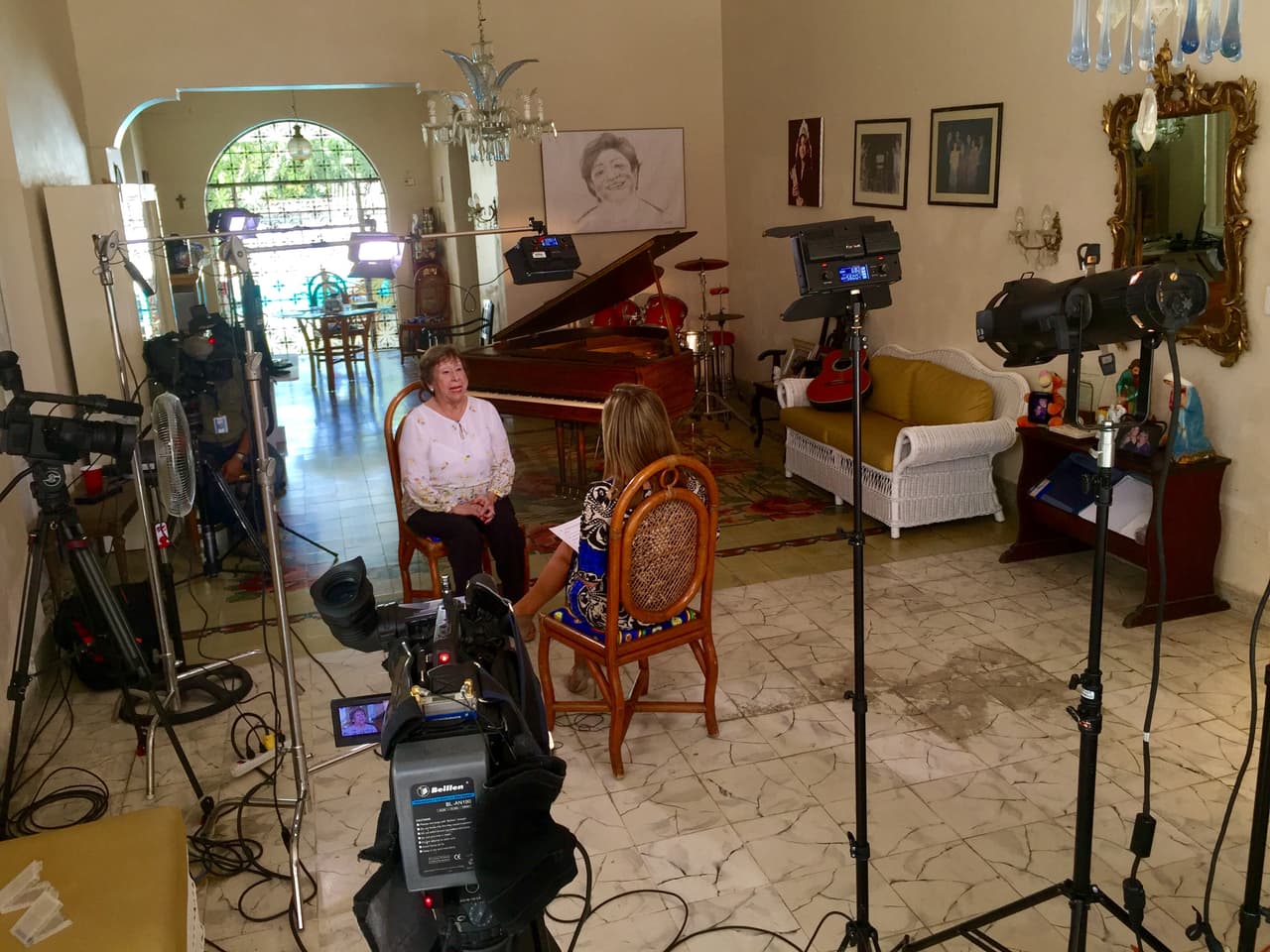 Lía Cámara cuenta a Teresa Rodríguez que, cuando conoció a Castro, él se presentó con el nombre de Alejandro y no de Fidel.