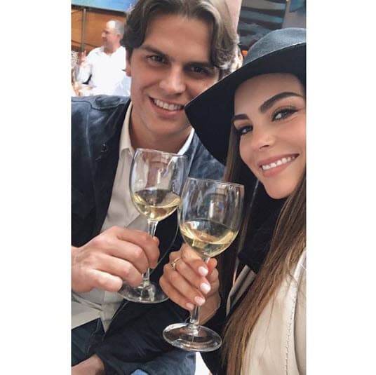 El año pasado la pareja festejó su primer aniversario de bodas con una ceremonia religiosa celebrada en la Capilla de las Vizcaínas, en la Ciudad de México, así lo informó la Revista ¡Hola!.