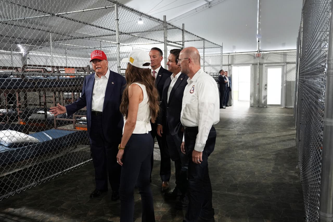 Pese a protestas y una demanda: centro de detención de inmigrantes en medio de pantanos de Florida comienza a operar