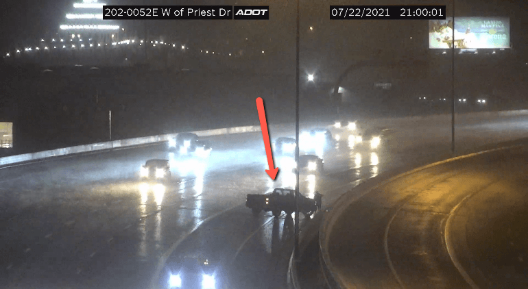 <h3 class="cms-H3-H3"><a href="https://www.univision.com/local/arizona-ktvw/tiempo">Revisa el tiempo</a></h3>
<br>El consejo principal es que tome muy enserio las advertencias sobre las condiciones del tiempo. “Ponga mucha atención a las alertas meteorológicas distribuidas por Univision y el servicio meteorológico de los Estados Unidos”, insta Haro. Si una inundación repentina está ocurriendo y lo atrapa busque un terreno más alto o llame al 911 si necesita ayuda de emergencia.