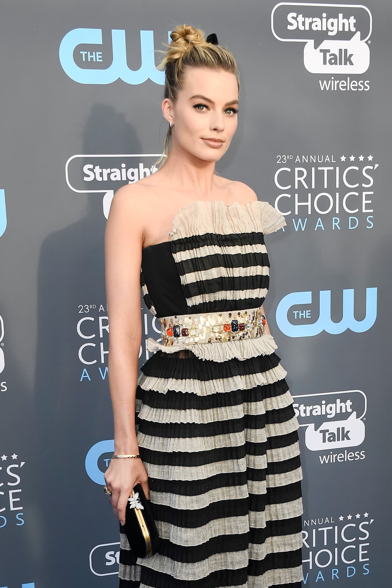 La doblemente nominada de la noche por la película 'I, Tonya', Margot Robbie, eligió un vestido Chanel.