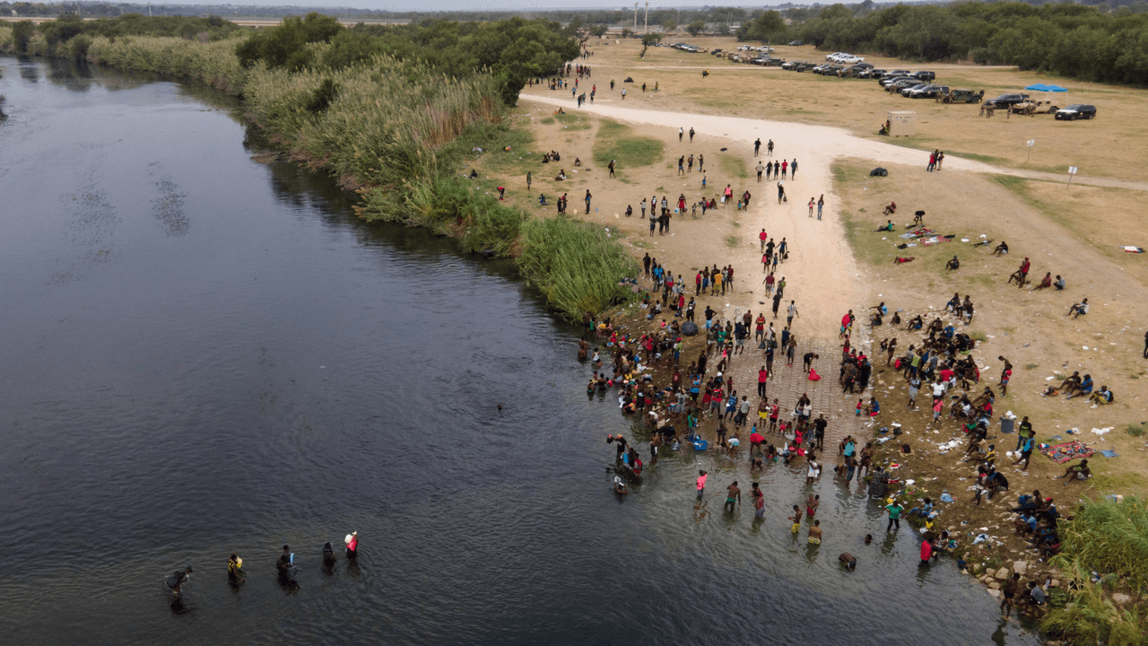 Nuevas leyes sobre inmigrantes en Texas: $1,500 millones para ‘muros’ y arrestos a indocumentados