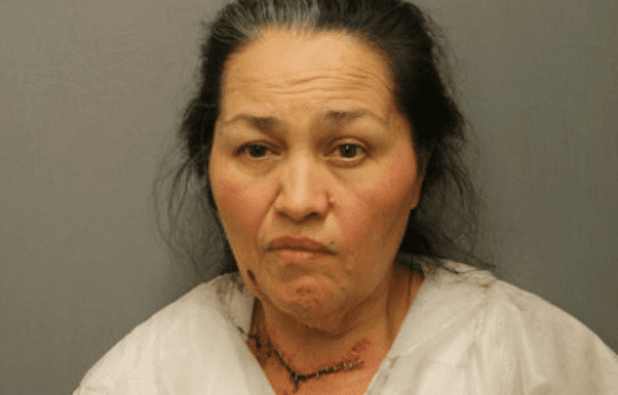 Manuela Rodríguez, de 54 años de edad, enfrenta cargos de asesinato en primer grado por meter un matar a su nieta Rose Herrera, de siete meses de edad, a quien golpeó varias veces en la cabeza antes de cortarle la garganta con una sierra eléctrica.