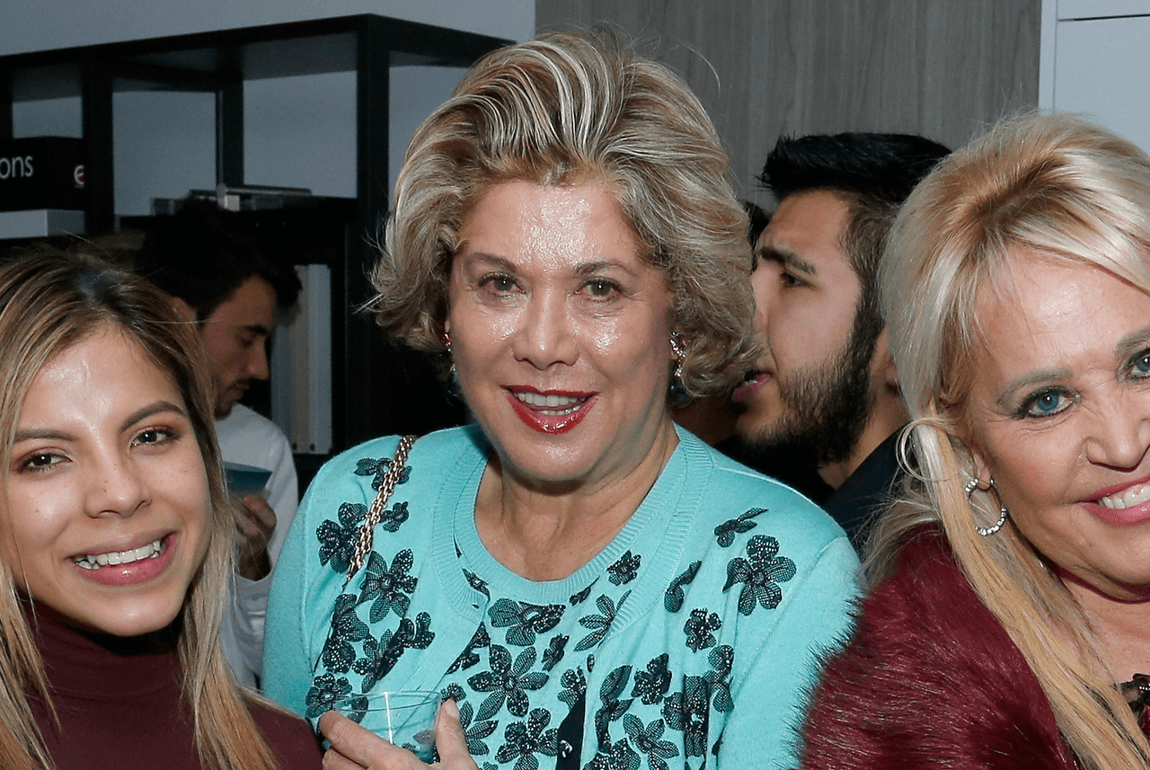 <h2 class="cms-H2-H2">10. Patricia Kluge</h2>
<br>
<br>La socialité y heredera Patricia Kluge estuvo casada durante los años ochenta con John Kluge, un poderoso propietario de medios, de quien se divorció en 1990. En su acuerdo de divorcio consiguió Albemarle, una propiedad en Virginia con viñedos, donde desarrolló una industria vinatera y de bienes raíces. 
<br>
<br>Sin embargo, la crisis de 2008 afectó su fortuna y Kluge tuvo que vender su propiedad en 2011 por una fracción de lo que alguna vez fue su valor. El comprador fue el futuro presidente Donald Trump. 
<br>