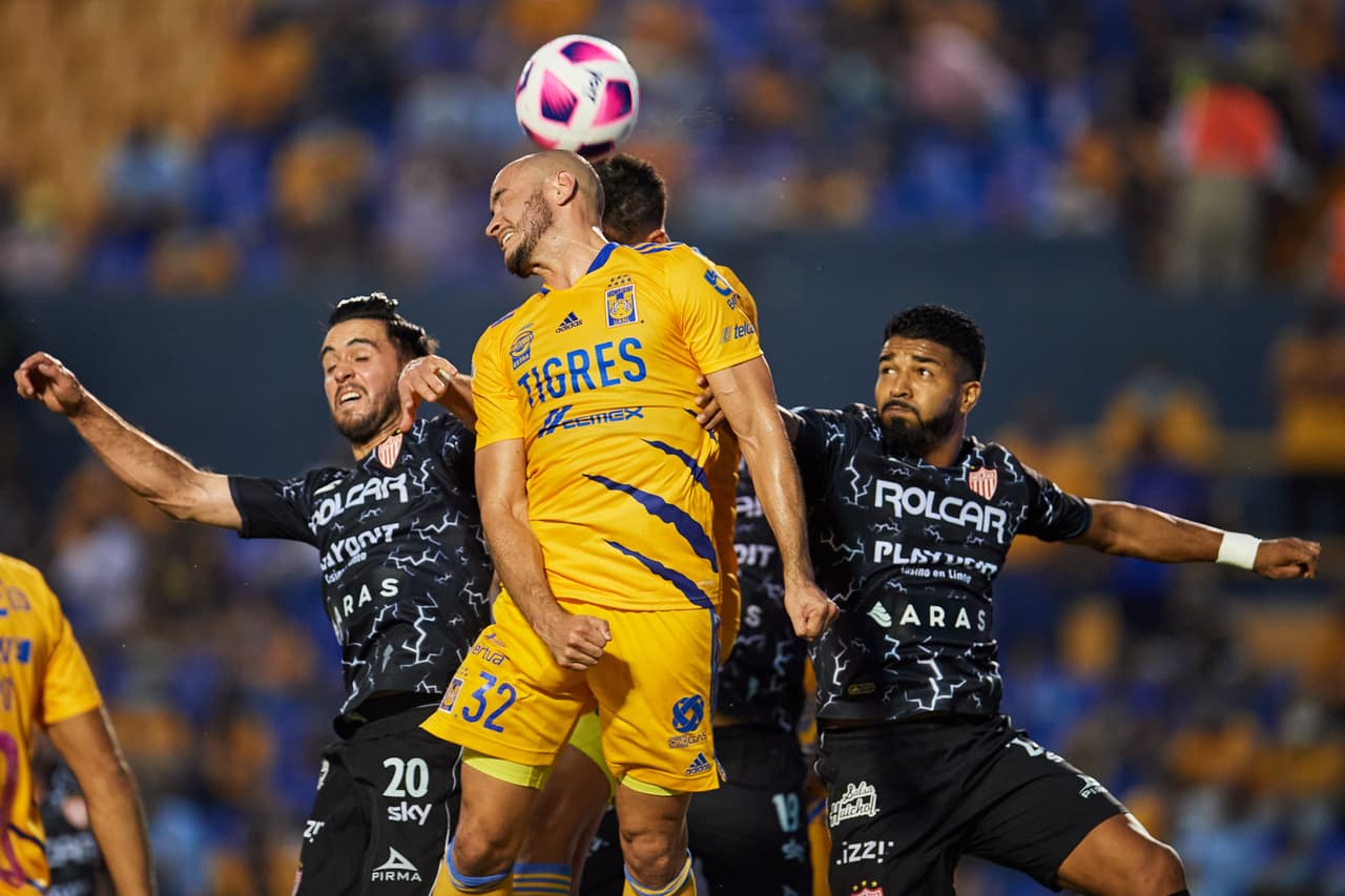 Cocoliso no se cansó de fallar, incluso con la cabeza, su especialidad.