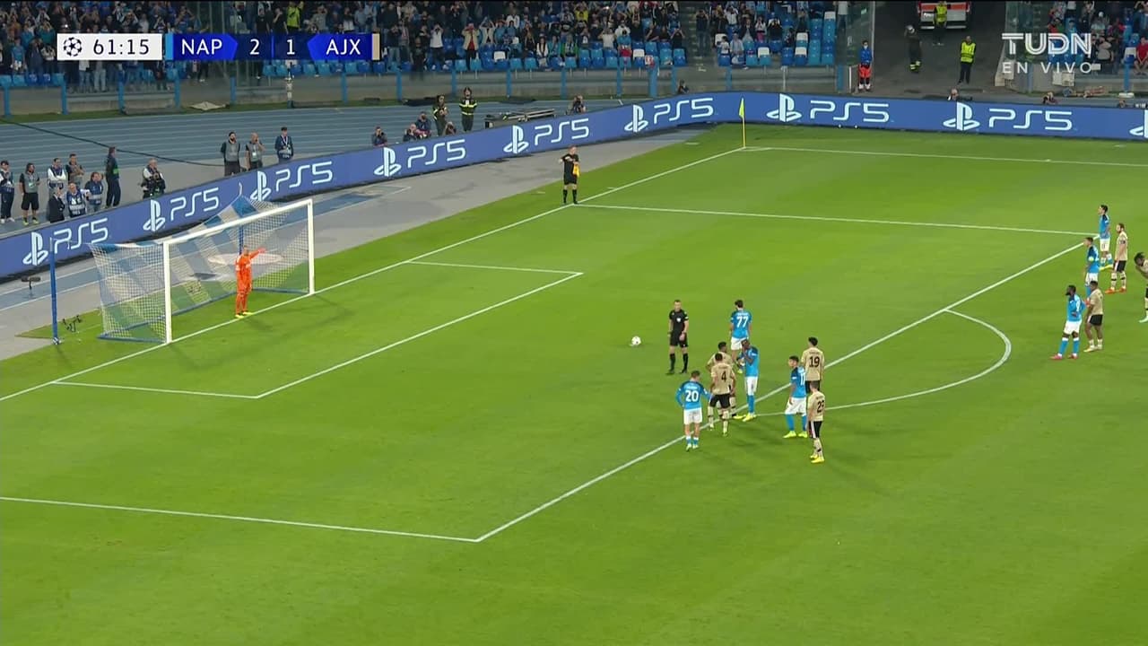 ¡GOL!  anota para Napoli. Khvicha Kvaratskhelia