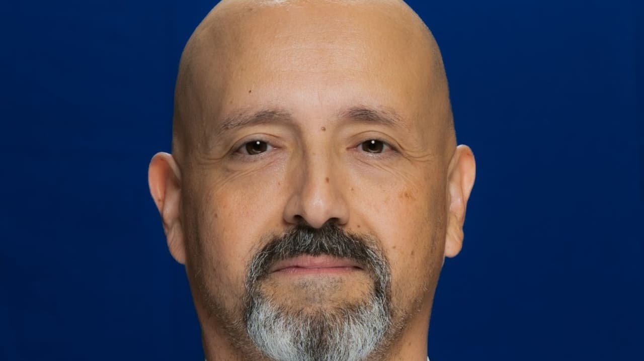 LAUSD retira temporalmente a Alberto Carvalho tras investigación del FBI y designa reemplazo