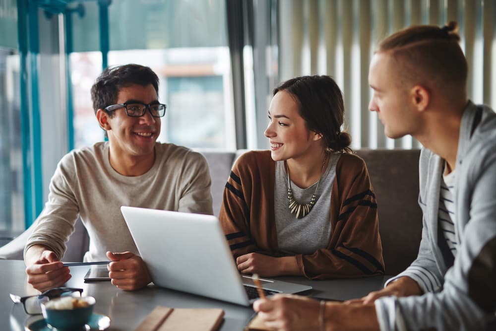 <b>Virgo</b>
<br>
<b>Aumentan tus oportunidades de alcanzar el éxito</b>
<br>Mercurio es tu regente, y se está desplazando a tu mismo elemento, o sea, a tierra. Esto es muy beneficioso para ti ya que contribuye a que tus pensamientos sean claros, no te impacientes y sepas en qué momento debes hablar, y en cuál callar. Esa actitud no solamente te ganará amigos sino te evitará muchos problemas futuros. Este ciclo será de consolidación de planes y proyectos que estaban algo tambaleantes, aumentan tus posibilidades de éxito en todo lo que hagas.