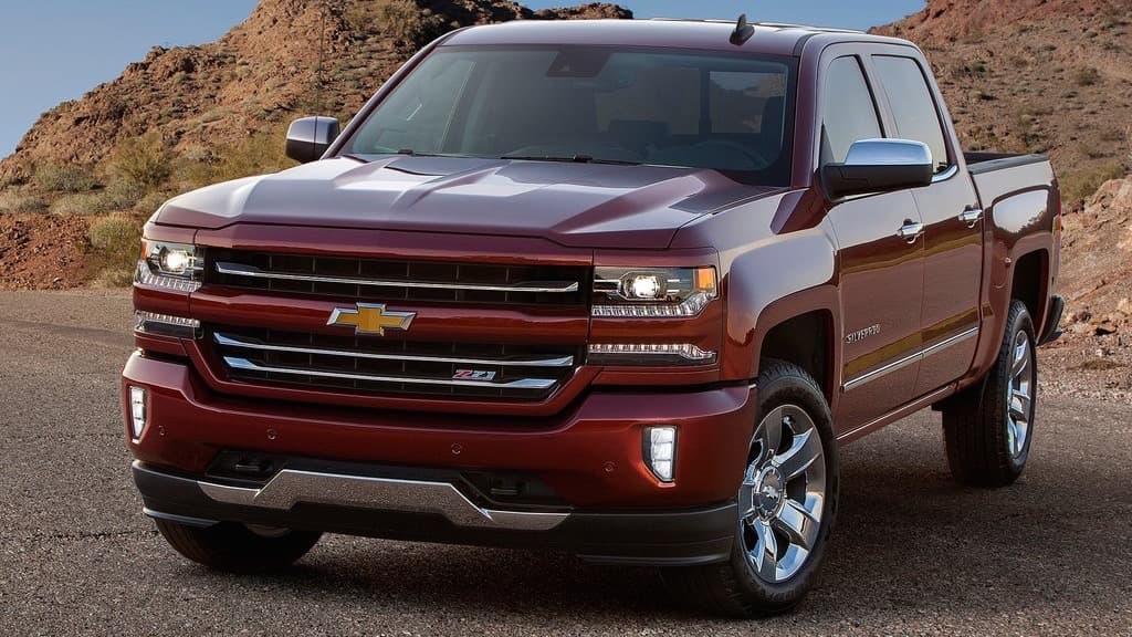 <b>Chevrolet Silverado</b>:
<br>
<br>Las versiones Crew Cab de la camioneta pickup grande de Chevrolet son construidas en la planta de la General Motors en
<b> Silao en el estado de Guanajuato en México</b>, mientras que otras versiones de esta camioneta provienen de una planta de ensamblaje ubicada en
<b> Oshawa en la provincia de Ontario en Canadá</b>. Algunas versiones con construidas en Michigan e Indiana.