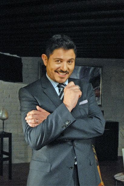 Y Ernesto Laguardia te enamorará con ese estilo de malvado.