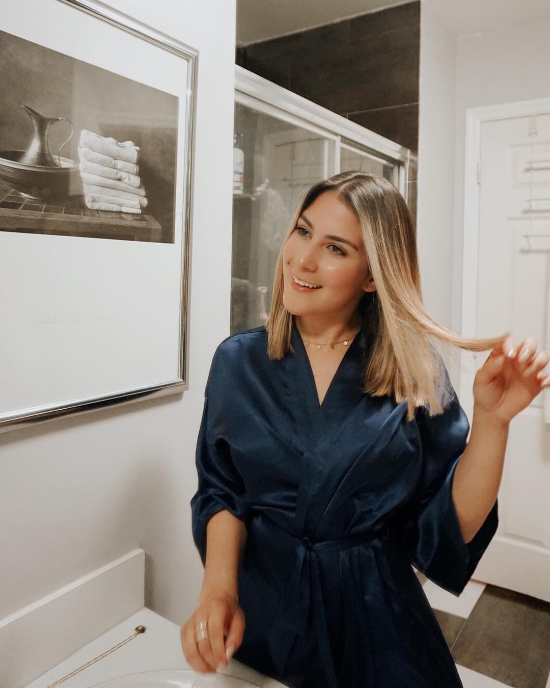 Pero algunas veces también se toma tiempo para consentire en casa y posar al natural.