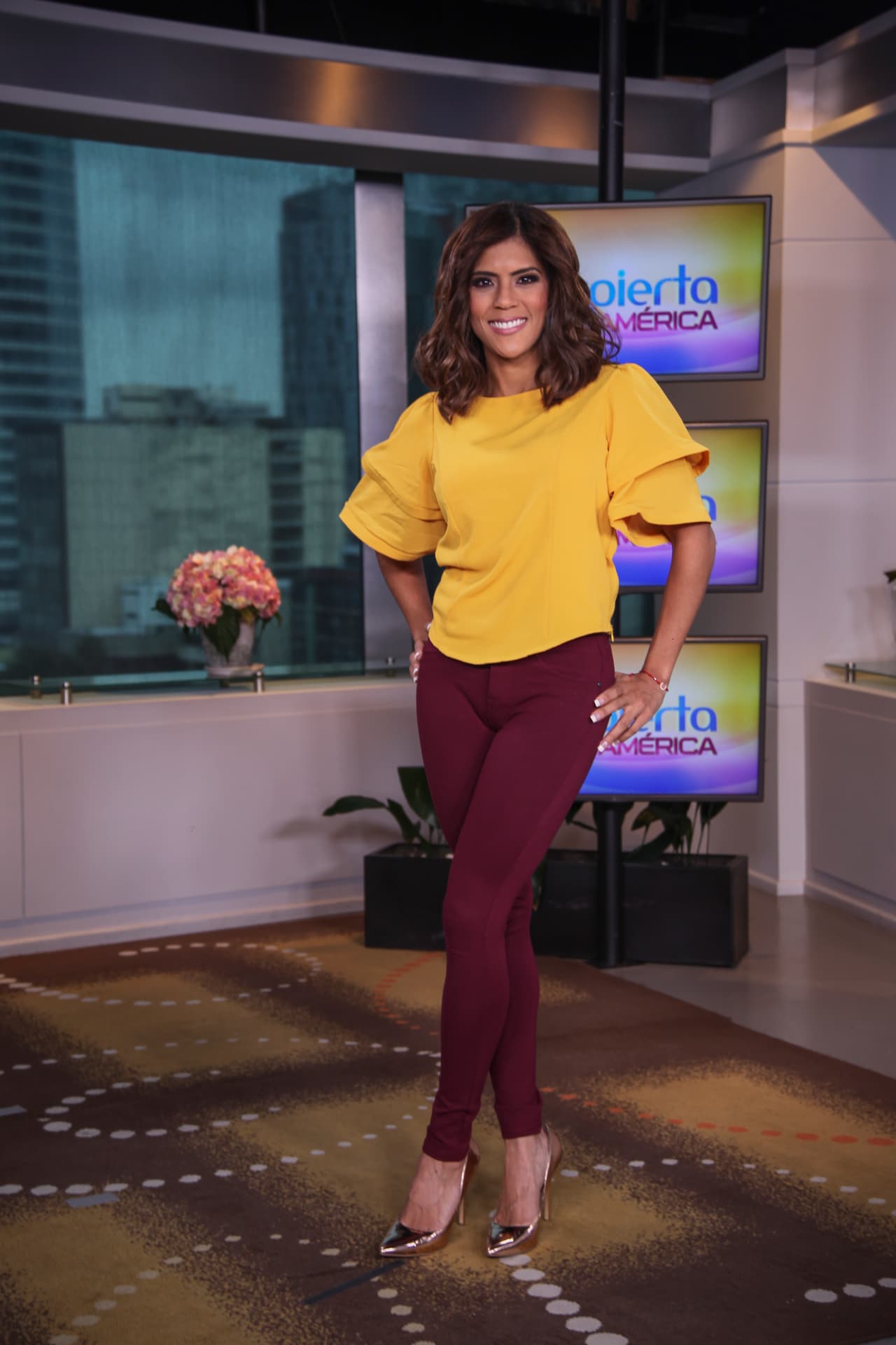 El contraste de colores le un toque fresco y muy armónico al outfit de Francisca. ¡Notaron el lindo peinado!