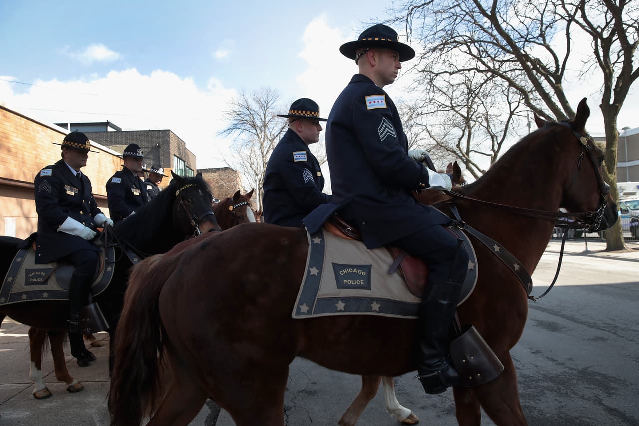Bauer, quien ha sido descrito como un respetado y querido miembro de la fuerza, dirigía el distrito 18 y había sido comandante de la unidad de patrulla montada del departamento por varios años.