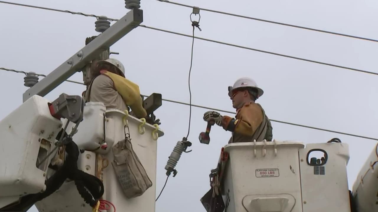 Tormentas dejan sin luz a más de 500,000 clientes: ComEd recibe apoyo para restaurar el servicio