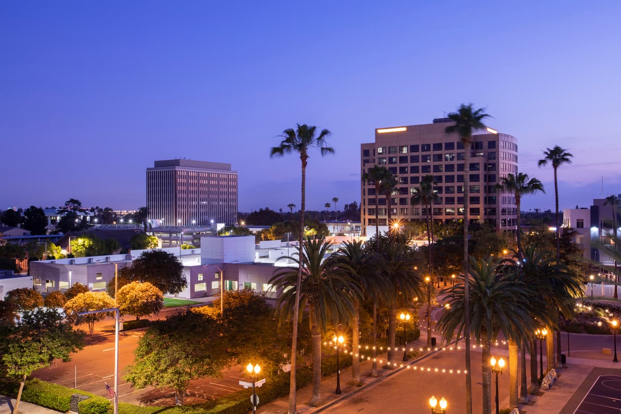 <b>5. </b>La ciudad de 
<b>Anaheim, California</b>, mostró una caída del 1.6 % en igual lapso.