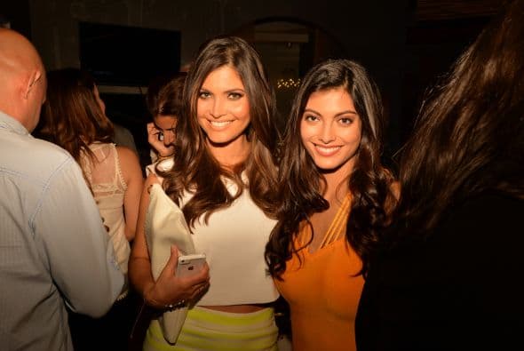 "Voltea Pa' Que Te Enamores" comenzó las grabaciones con el tradicional claquetazo. Esta nueva telenovela contará con las actuaciones de Pedro Moreno, María Elena Dávila, Cristina Bernal, Frances Ondiviela, Cecilia Gabriel, Harry Geithner, Fernando Carrera, Roberto Matheus, Victor Cámara, Lupita Ferrer, Eduardo Serrano, William Valdez, Nastasha Dominguez, Maite Embil, Adrian Di Monti, Mariet Rodriguez, Mijail Mulkay, Ariel López Padilla, Mauricio Mejías, y Alfredo Huereca.