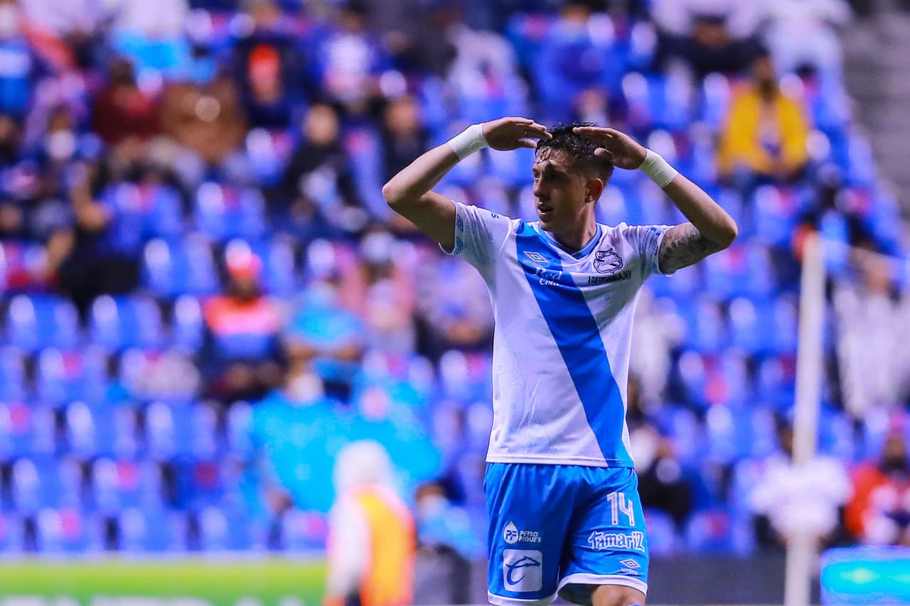 Pablo Parra se estrenó como goleador en México.