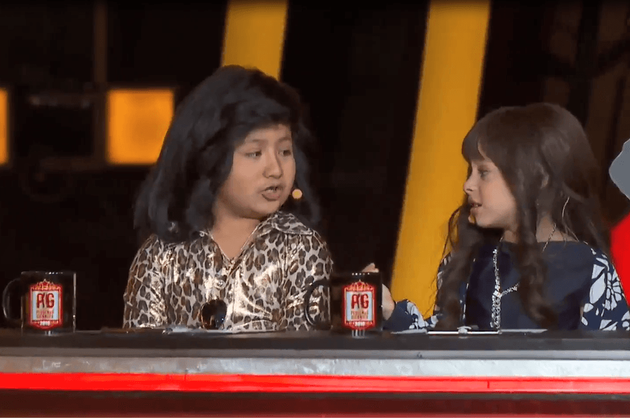 La primera vez que lo vimos fue en el segundo programa, cuando se le dio la tarea de calificar a una de las parejas de baile. Mini Albertano no sólo hizo un par de chistes, también consoló a la mini Vero, que no paraba de llorar.