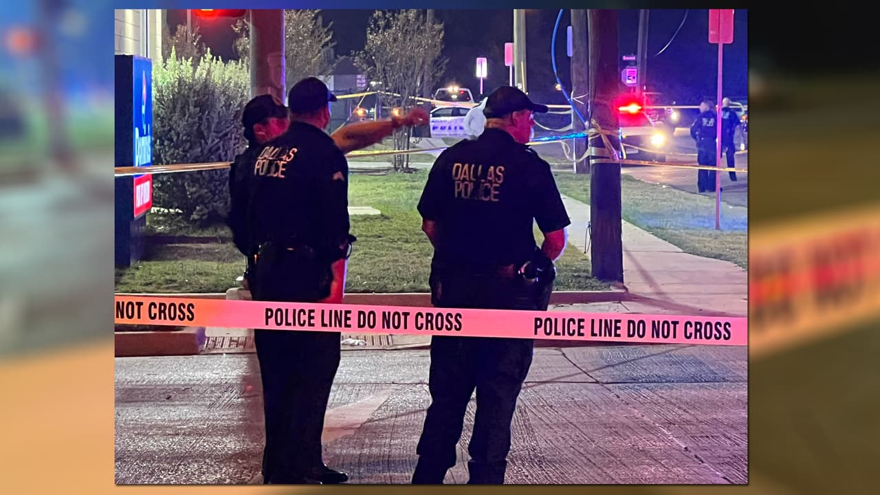 Agentes del Departamento de Policía de Dallas llegaron a
<b>Fair Park, cerca de Scyene Road y Fitzhugh Avenue.</b>