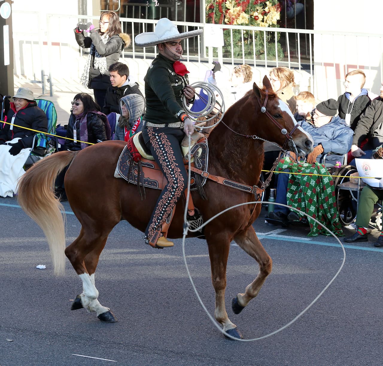 Miles de personas disfrutaron de este tradicional desfile lleno de música y color