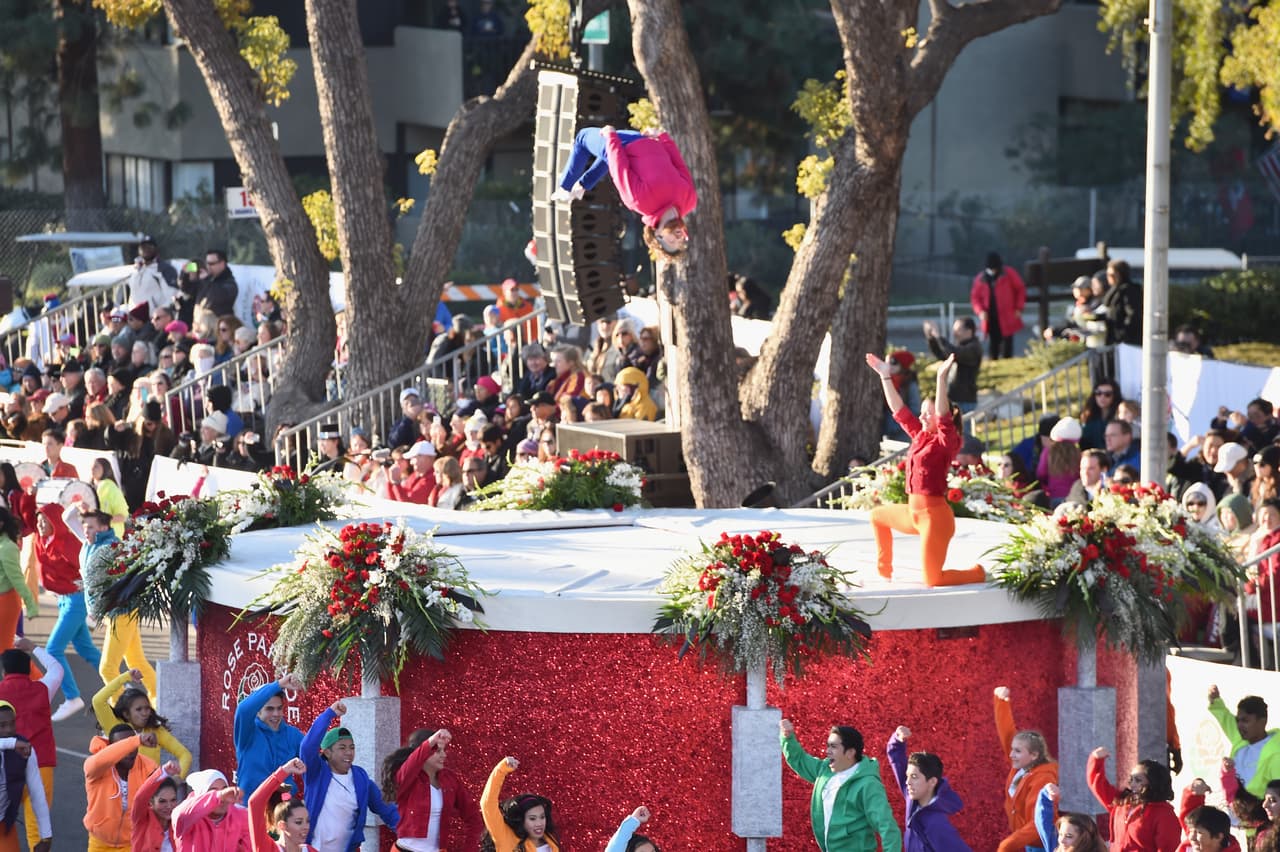Miles de personas disfrutaron de este tradicional desfile lleno de música y color