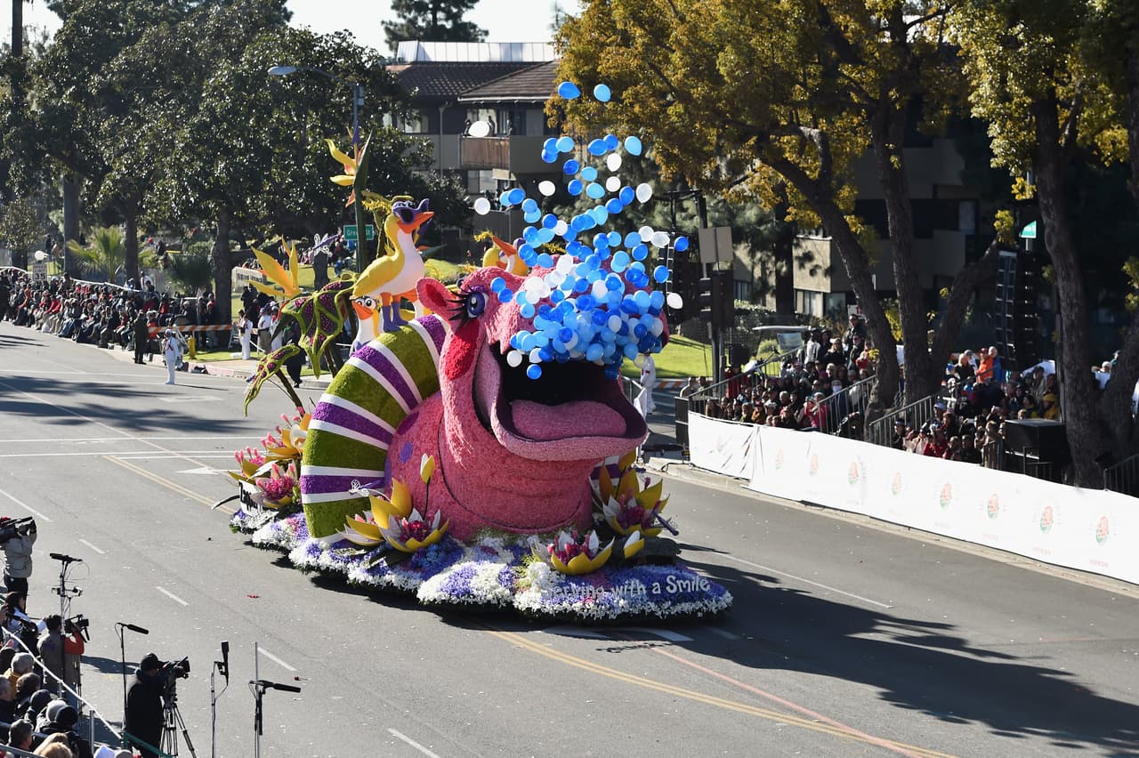 Miles de personas disfrutaron de este tradicional desfile lleno de música y color