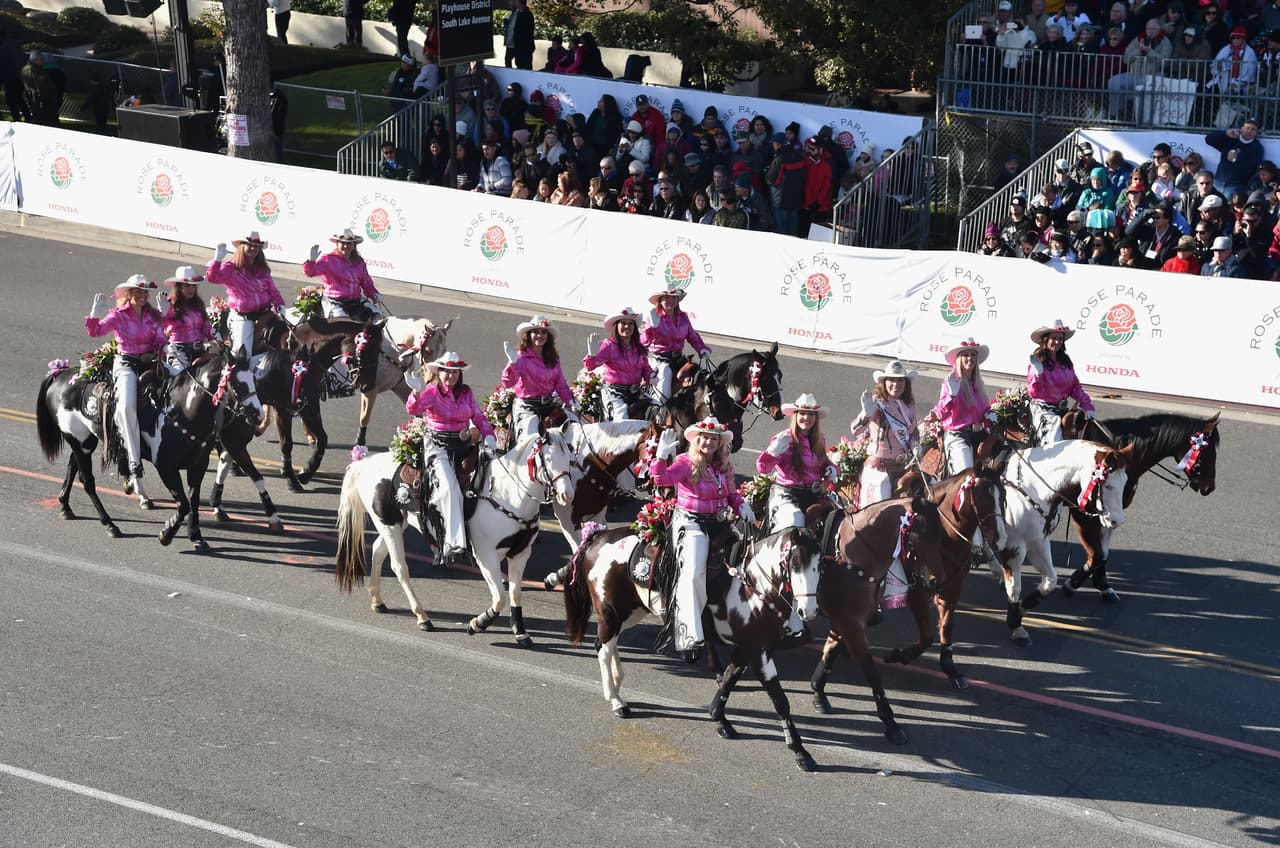 Miles de personas disfrutaron de este tradicional desfile lleno de música y color