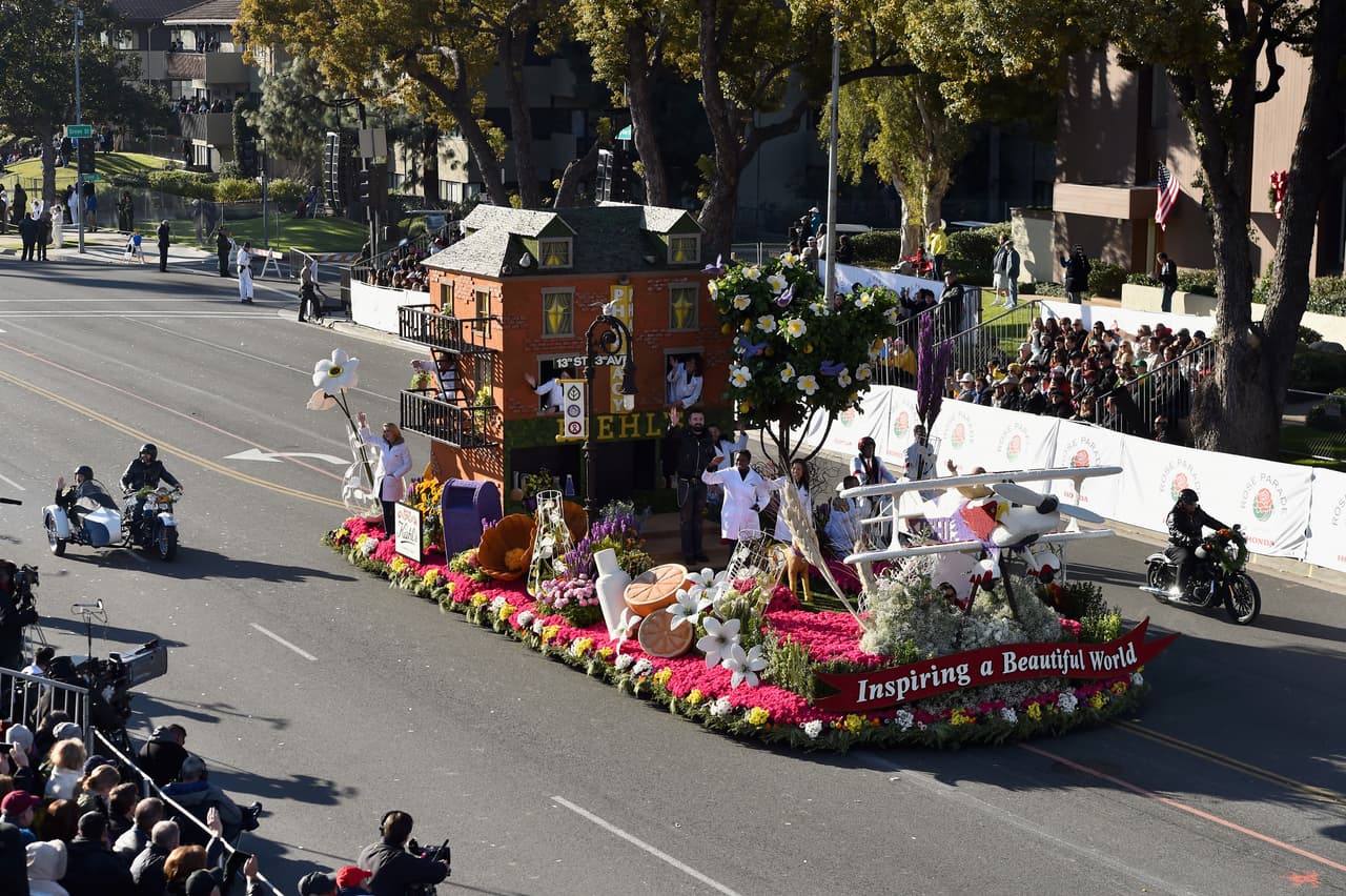 Miles de personas disfrutaron de este tradicional desfile lleno de música y color