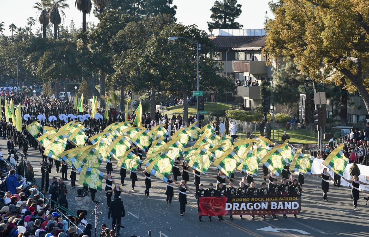 Miles de personas disfrutaron de este tradicional desfile lleno de música y color