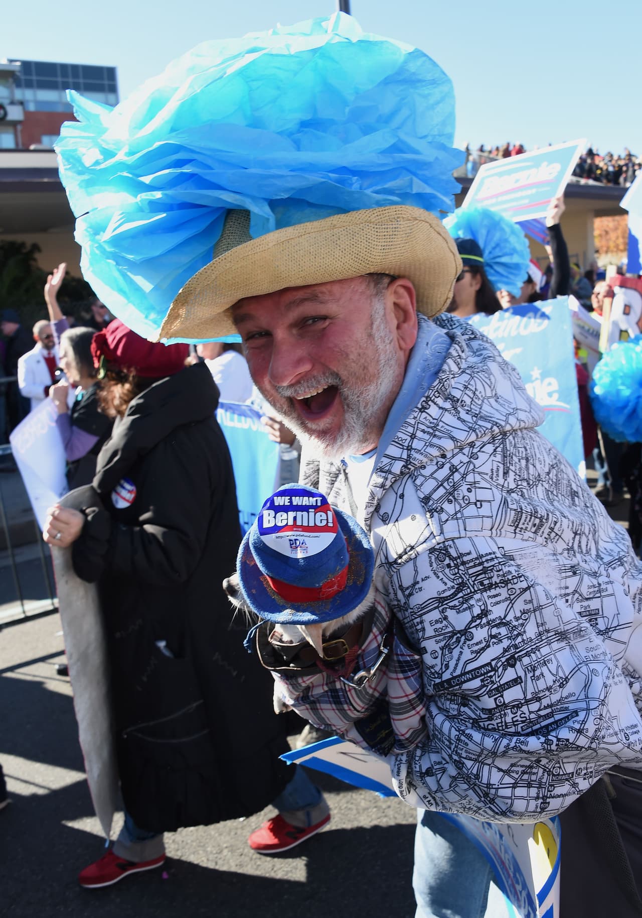 Miles de personas disfrutaron de este tradicional desfile lleno de música y color