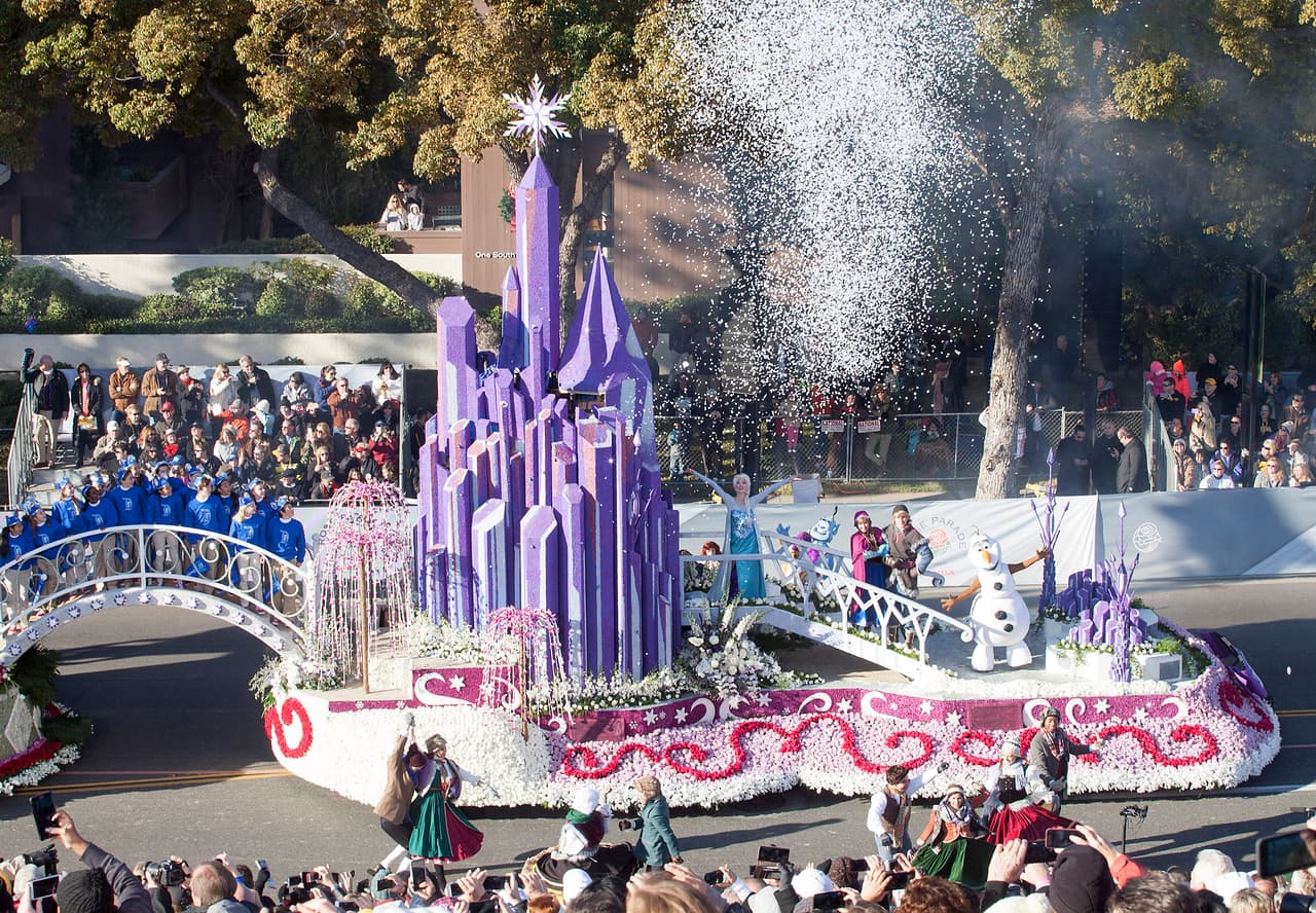 Miles de personas disfrutaron de este tradicional desfile lleno de música y color