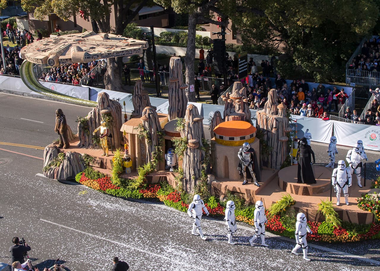Miles de personas disfrutaron de este tradicional desfile lleno de música y color