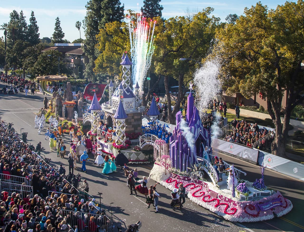 Miles de personas disfrutaron de este tradicional desfile lleno de música y color