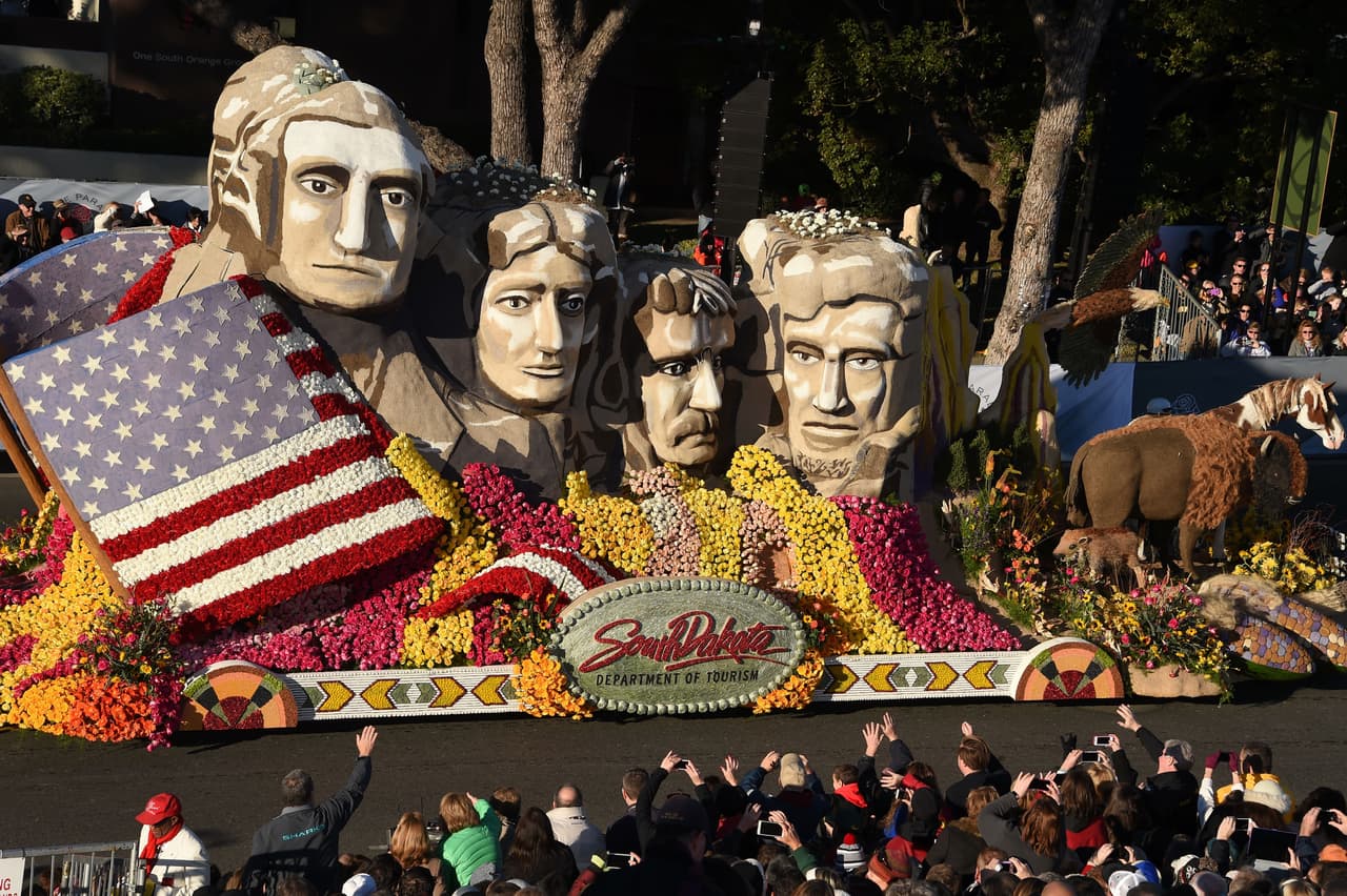 Miles de personas disfrutaron de este tradicional desfile lleno de música y color