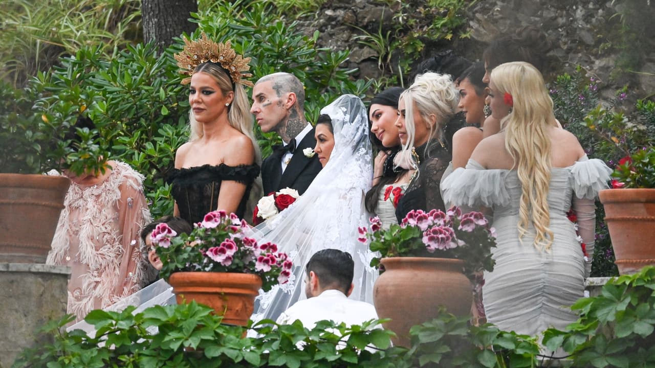 El asunto del vestido de la mayor de las hermanas Kardashian resucitó este sábado 13 de agosto gracias al 
<b>cumpleaños de Domenico Dolce</b>, uno de los creadores de la pieza. 
<br>