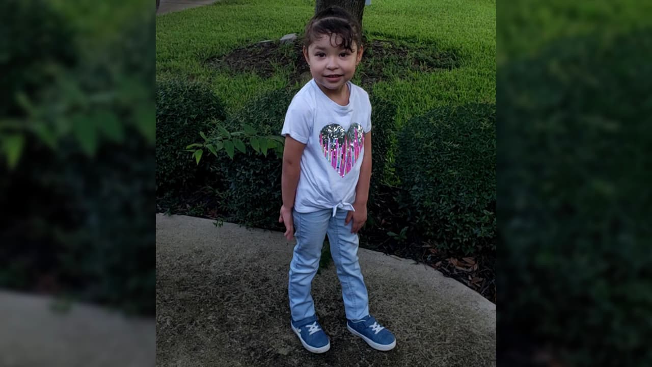 <b>"Hoy entró a PreKinder en la escuela Pearl Hall Elementary", escribió Crystal Medrano.</b>