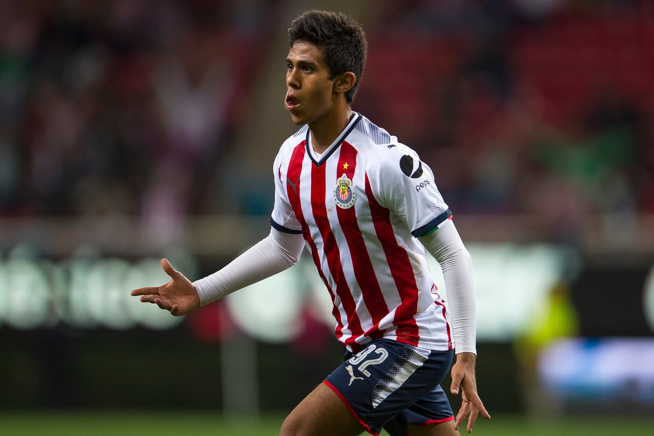 Su debut oficial con el primer equipo, llegó en el Campeón de Campeones frente a Tigres cuando el tapatio entró de cambio al minuto 60 por evin Magaña.