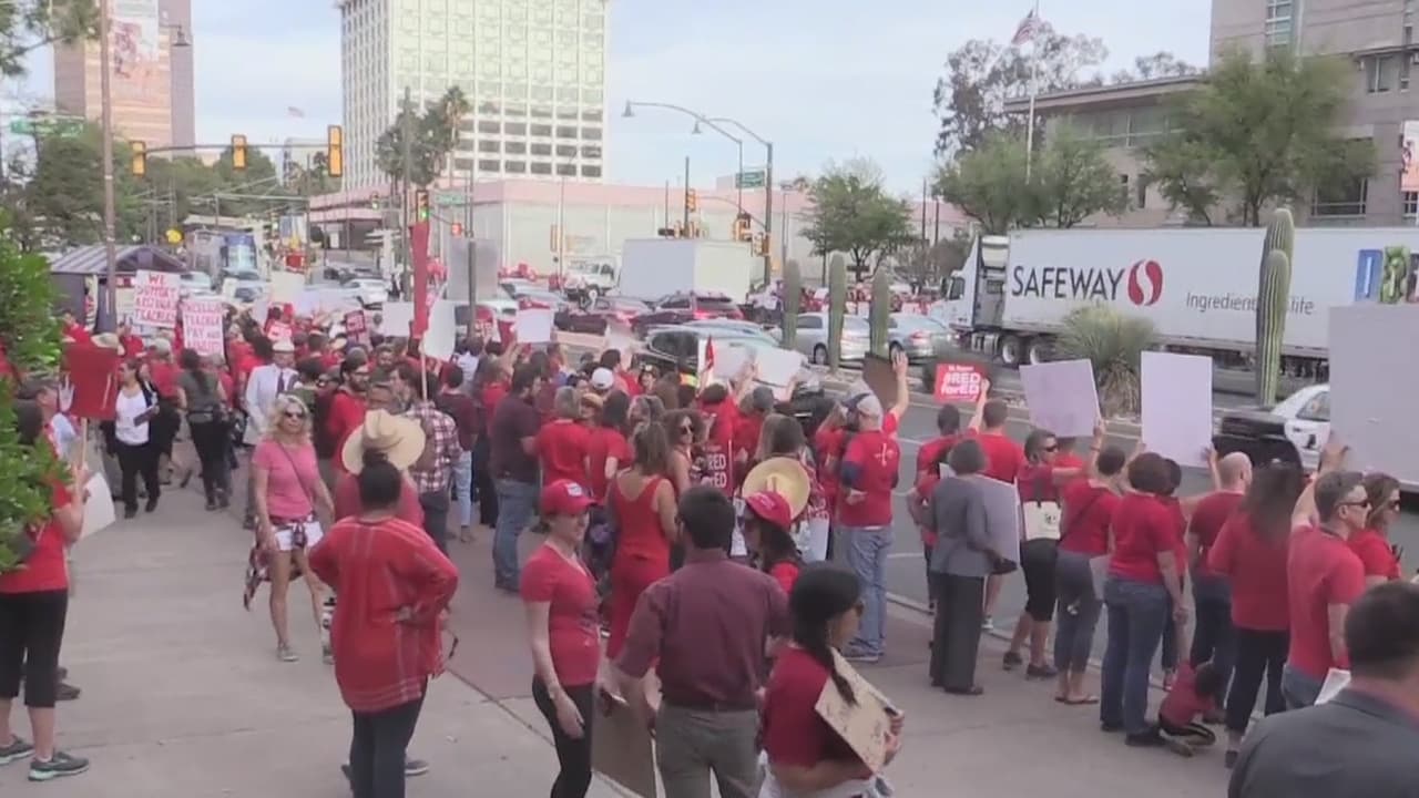 Maestros en Arizona van a huelga este 26 de abril para protestar el aumento propuesto por el gobernador
