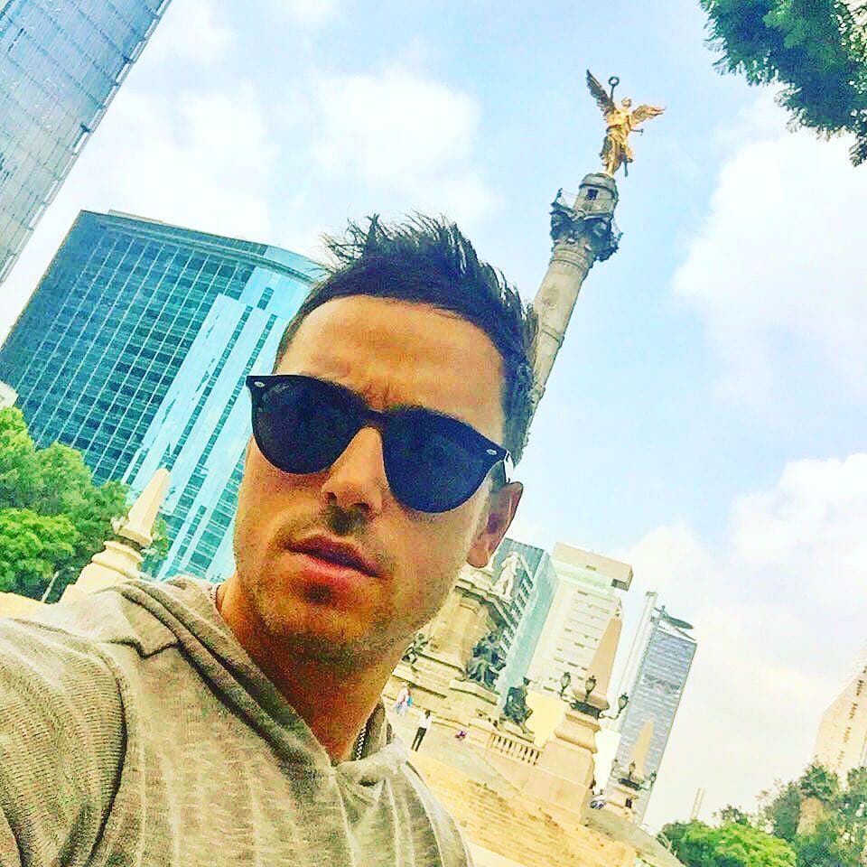 "Me siento, al contrario, bendecido en el sentido de que formo parte de, tú dices Pee Wee y nuestra cultura sabe quién es. Entonces, me siento honrado y afortunado de estar en esa posición", consideró el cantante.