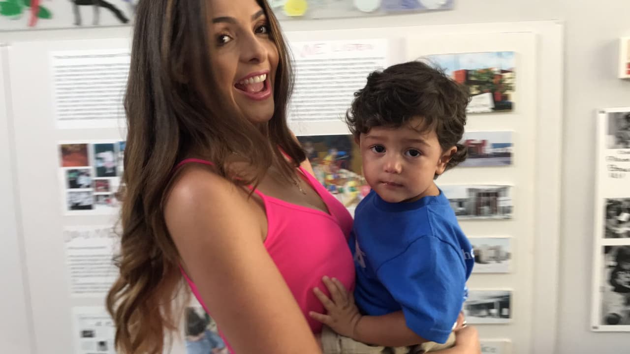 Aunque Catalina luce muy alegre en la foto, la verdad es que no durmió de los nervios de dejar solo a su pequeño con personas aún extrañas para él.