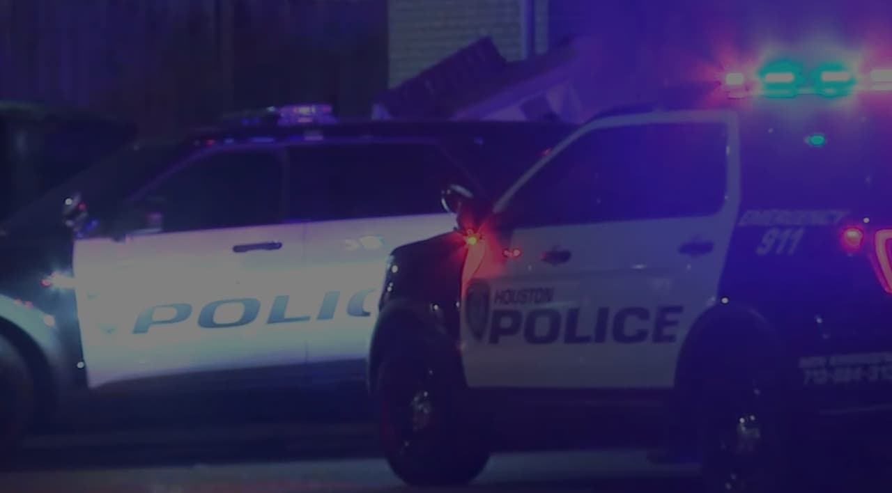 Los denunciantes pueden permanecer en el anonimato al hacer el reporte a 
<b>Crime Stoppers</b>.