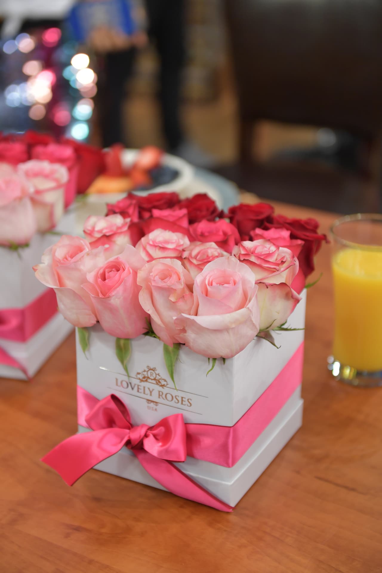 Las flores no podían faltar, para decorar y alegrar este día tan especial.