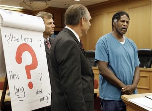 Estuvo en prisión 31 años por un crimen que no cometió y al salir recibió 75 dólares