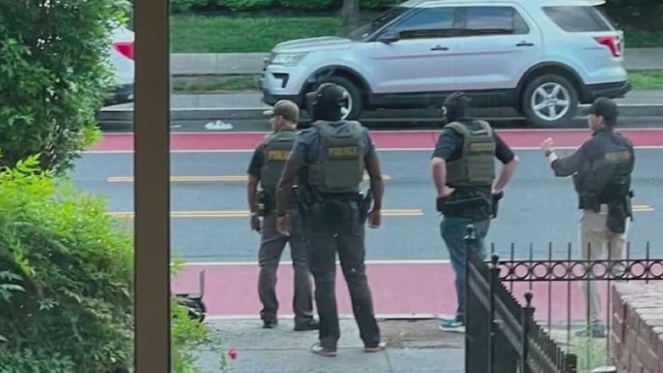 Todo comenzó el martes 6 de mayo, 
<b>agentes con las siglas del Departamento de Seguridad Nacional (DHS) </b>podían verse en las calles, pero sorpresivamente no solo se dirigieron a restaurantes, también llegaron a condominios y sitios residenciales.