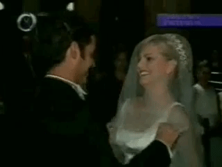 Ricardo Álamo debutó en las telenovelas en 1992, en 'Cara sucia' y 'La loba herida'. Con el tiempo, el actor se convertiría en uno de los galanes de telenovela más populares de Venezuela, protagonizando historias como 'Juana la virgen', 'Rebeca' y 'La mujer perfecta'. En medio de su éxito en la pantalla chica, Ricardo Álamo se casó con la actriz
<b><a href="http://www.univision.com/temas/marjorie-de-sousa">Marjorie de Sousa</a></b> en 2005. Su matrimonio fue breve.