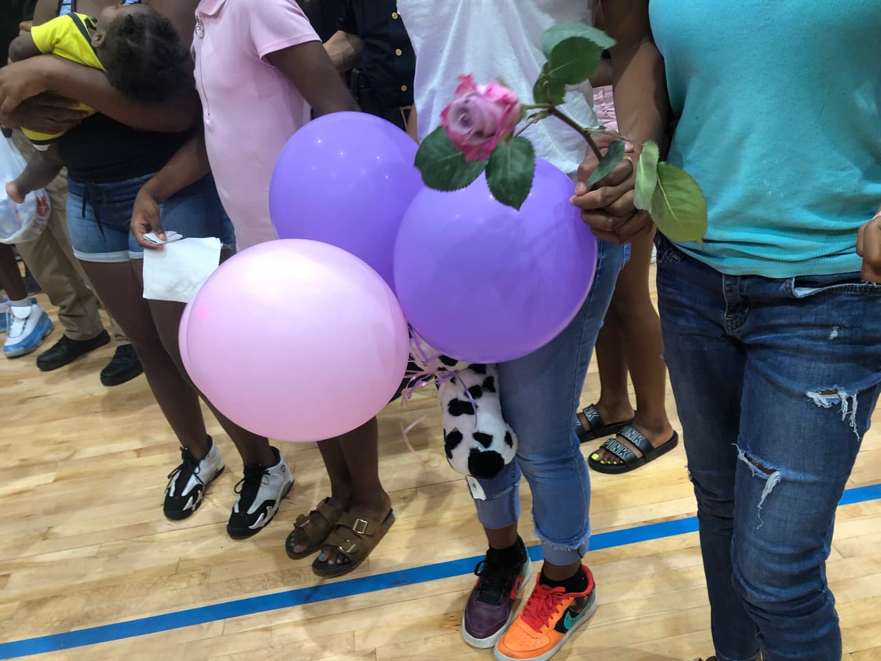 La vigilia se llevó a cabo en Roseland Townhomes, dónde la más joven víctima de 9 años fue baleada.
<br>